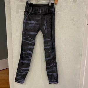 Lululemon leggings size 6 grey and light grey/light blue
